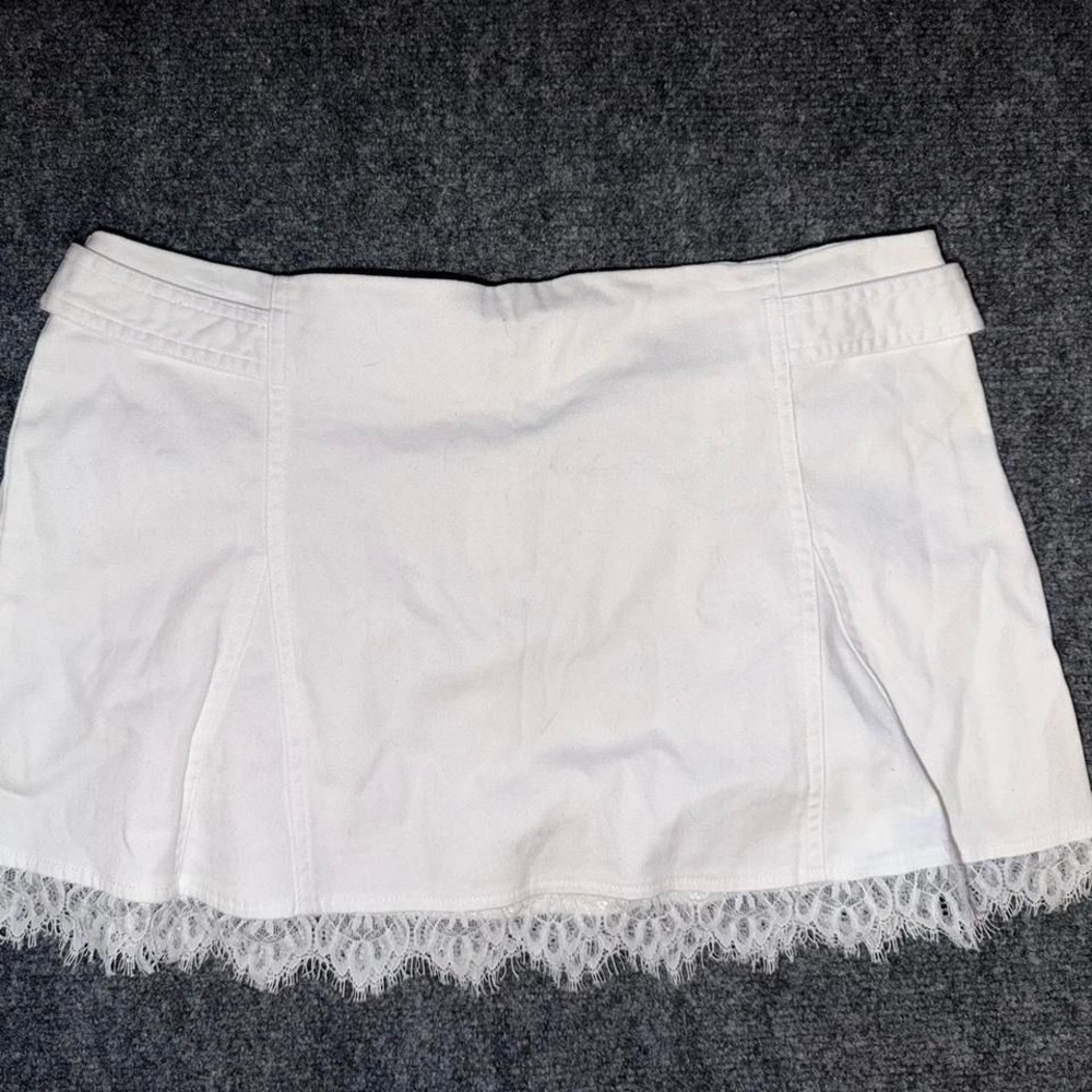 Y2K charlotte russe white mini skirt lace trim low rise coquette summer skirt